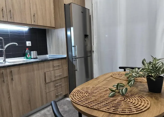 Panoramic View - Lux 1 Bdr Penthouse With Stunning View - 300m From Metro *